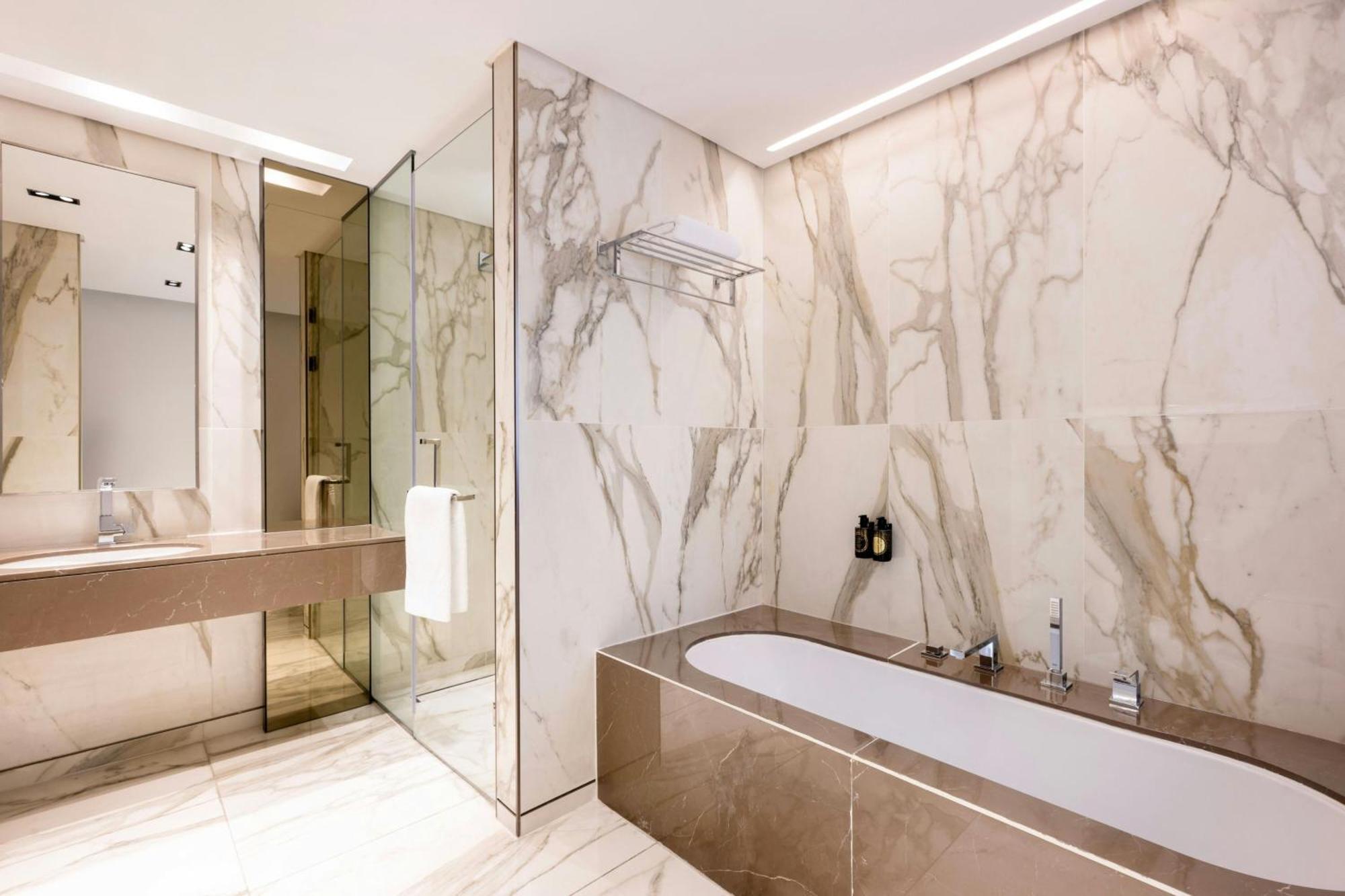 Hotel Agora, Doha, Autograph Collection 5*